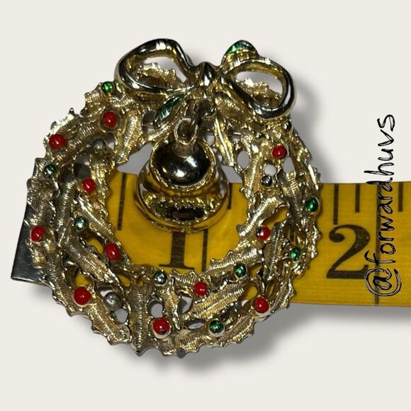 Bundle Sale 3 for $15 | Vintage Christmas Wreath Brooch with Articulated Bell - Picture 4 of 8
